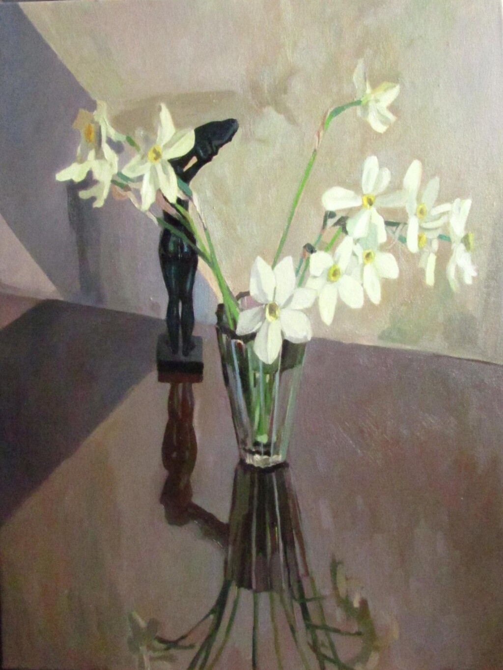 Нарциссы и "Девушка, снимающая платье"