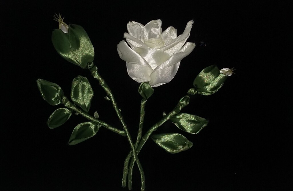 Розы лентами