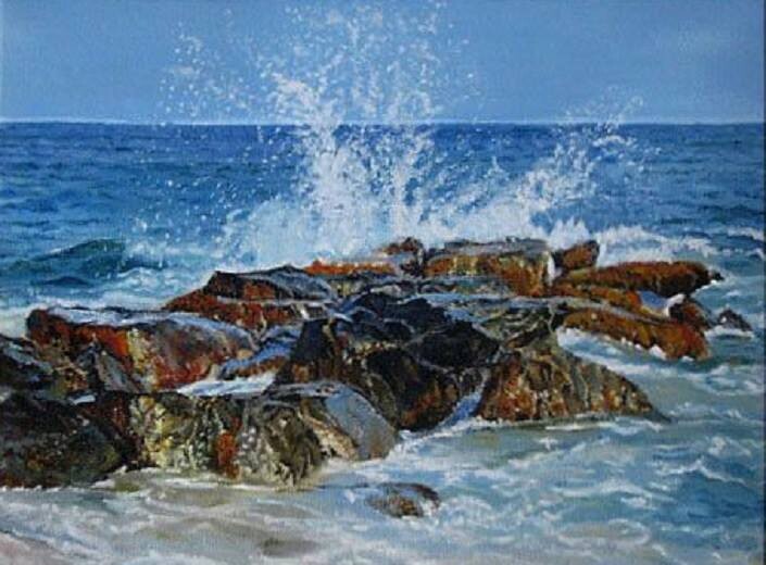 Волнорез на море.