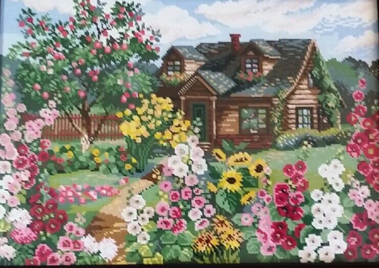 Цветы у дома