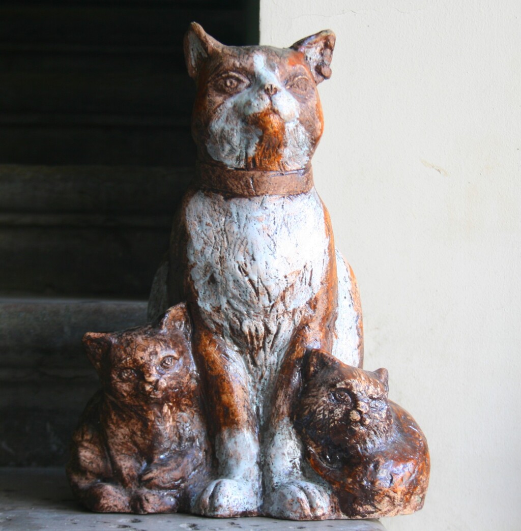 Кошка с котятами