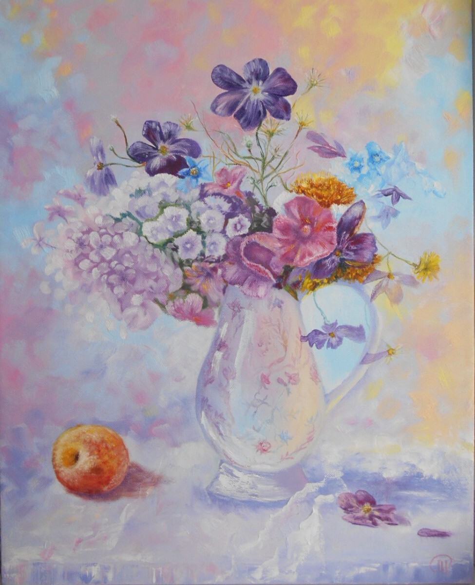 Цветы в лиловой вазе