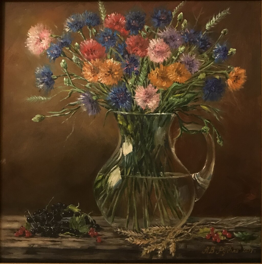 Цветы в стеклянной вазе