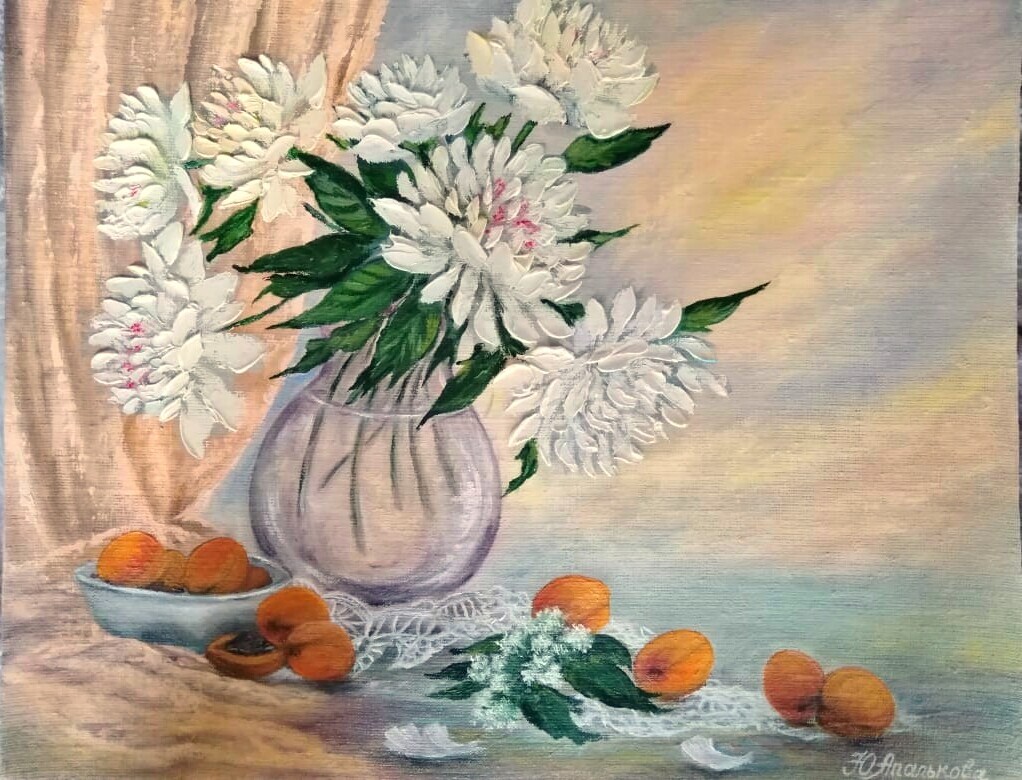 Пионы и абрикосы.