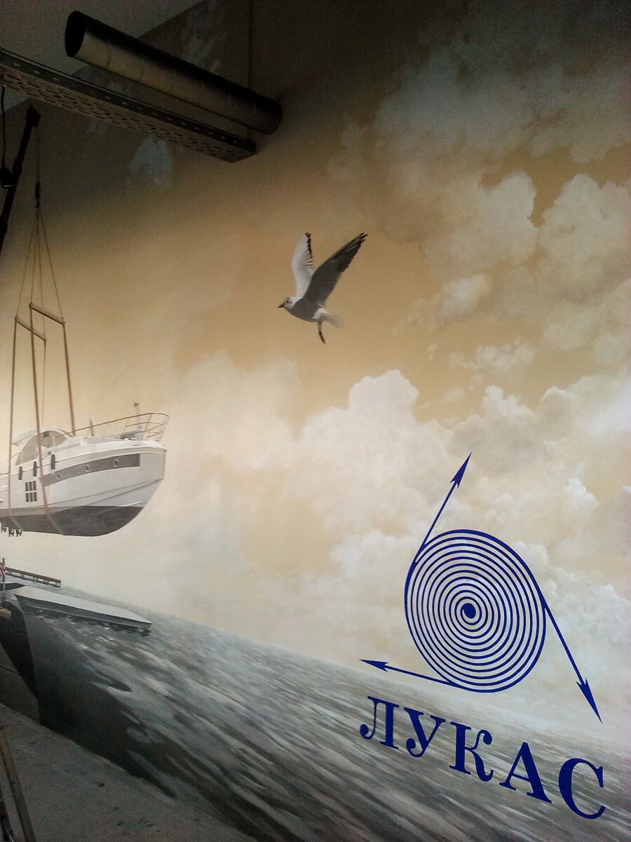 Панно в интерьере офиса компании Лукас-Кран.