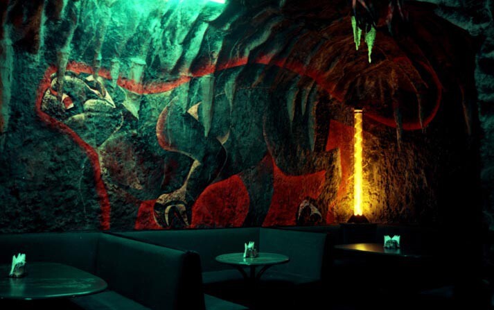 Интерьер клуба "Пещера"