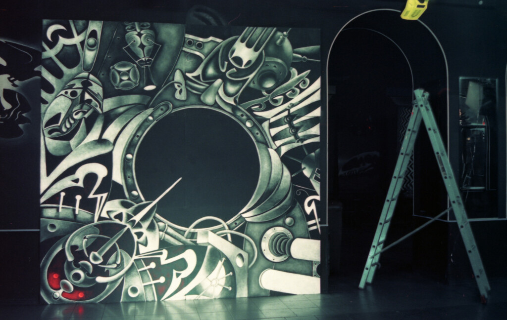 Флуоресцентный плафон перед монтированием на потолок