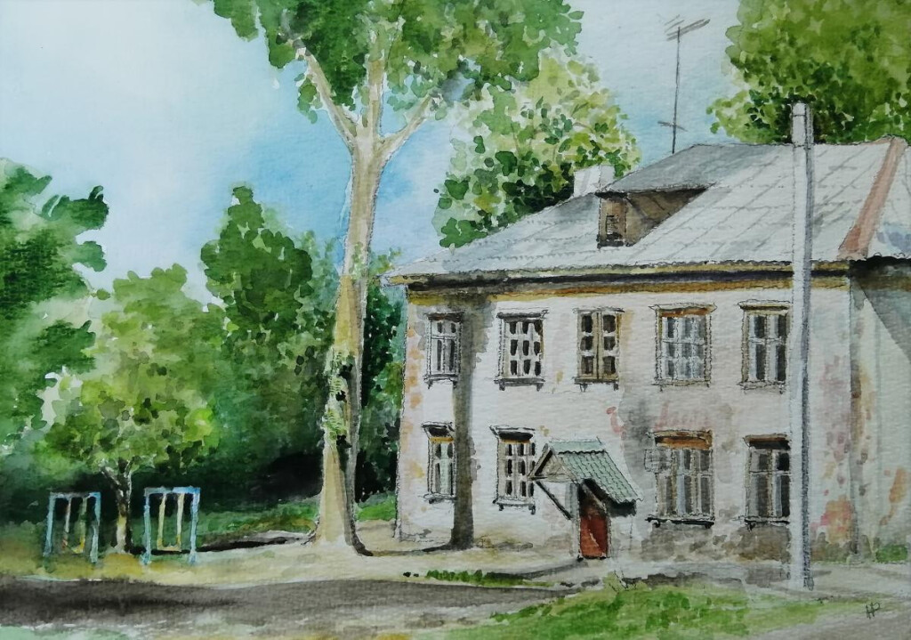 Уходящая Черниковка. Дворик с качелями