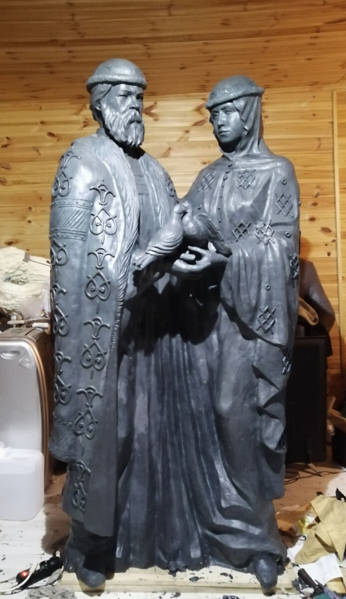 Скульптура Петра и Февронии