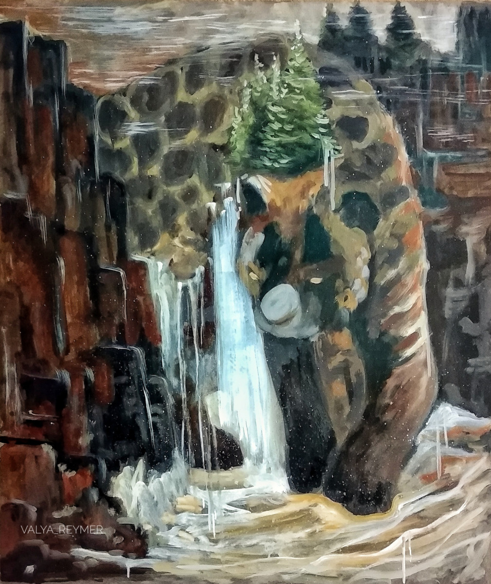 За водопадом