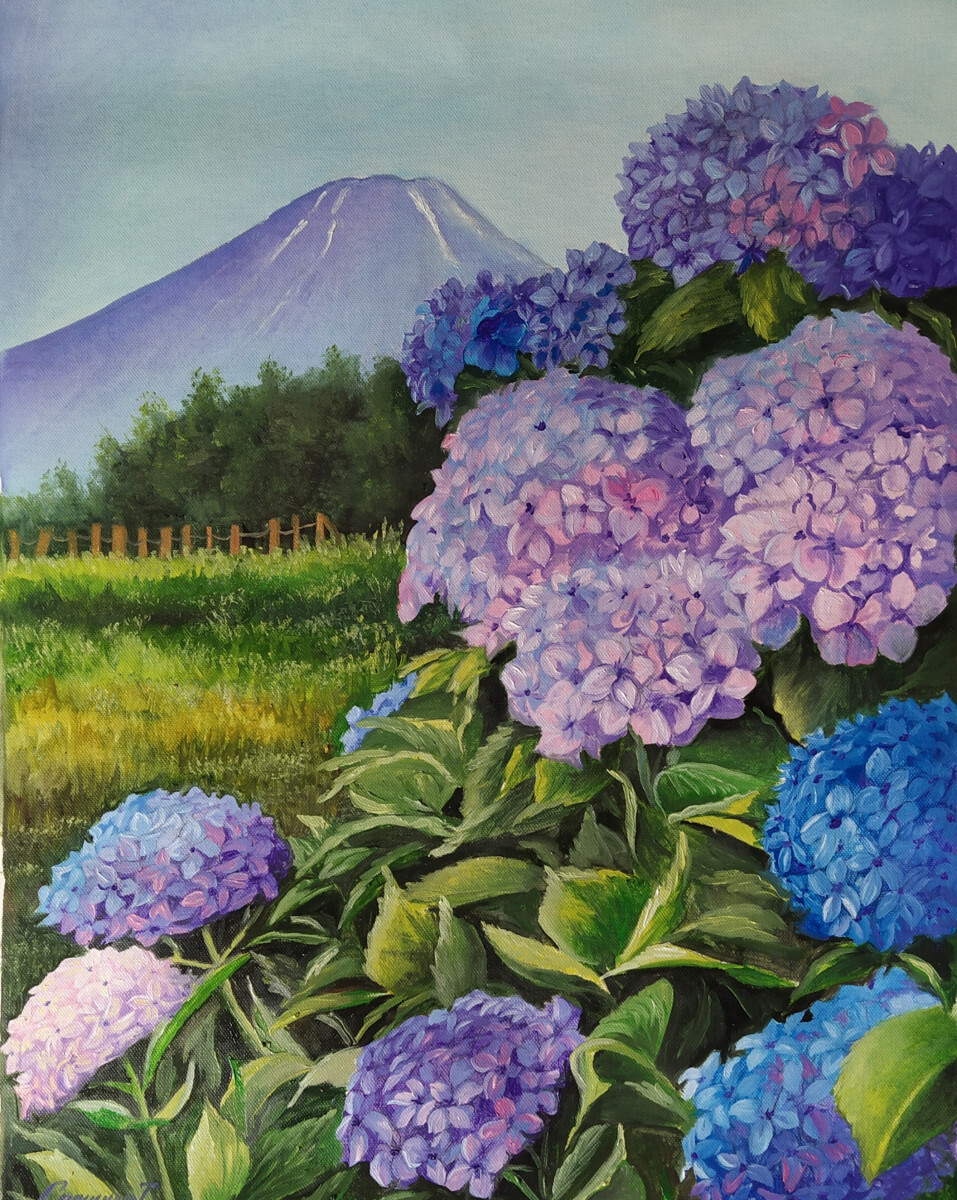 Пейзаж у горы с гортензией