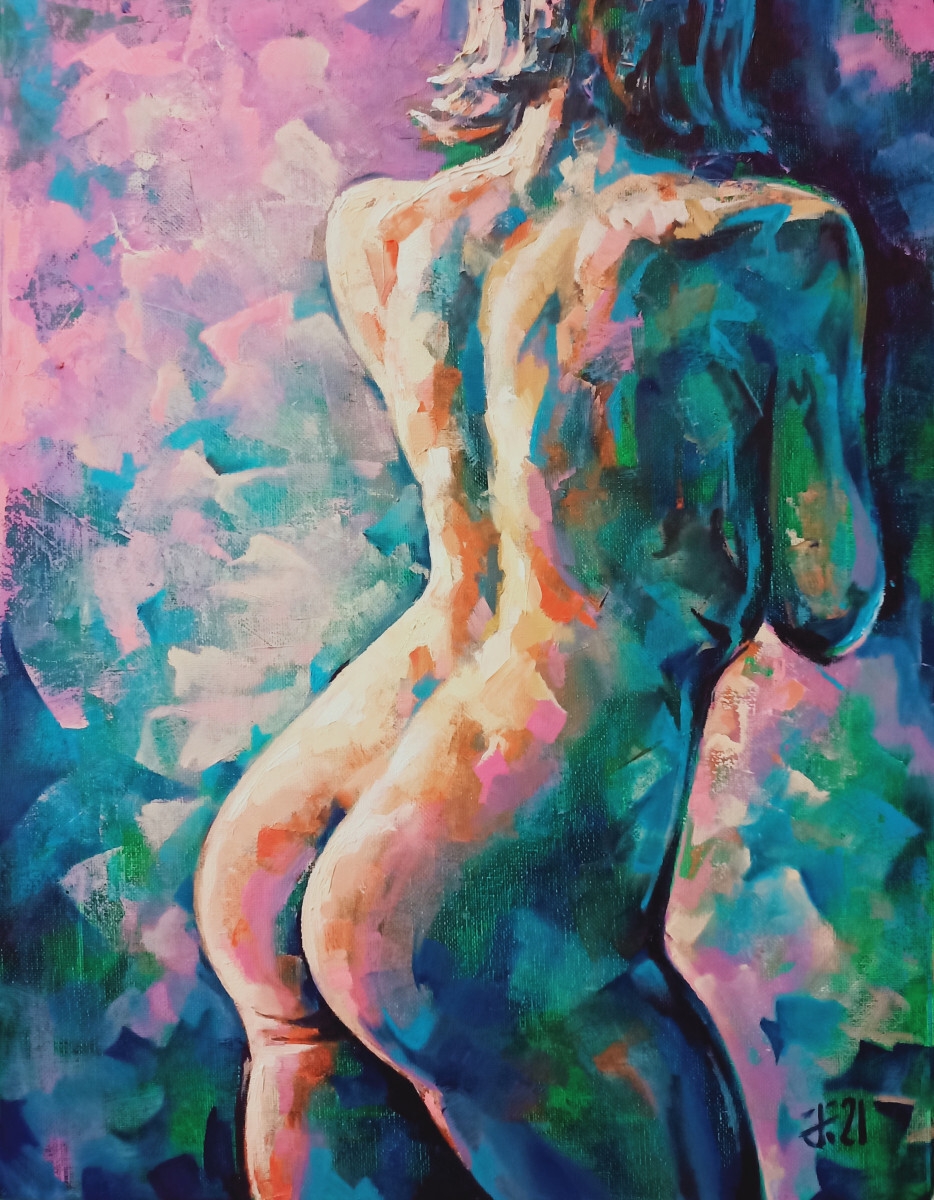 Девушка у стены