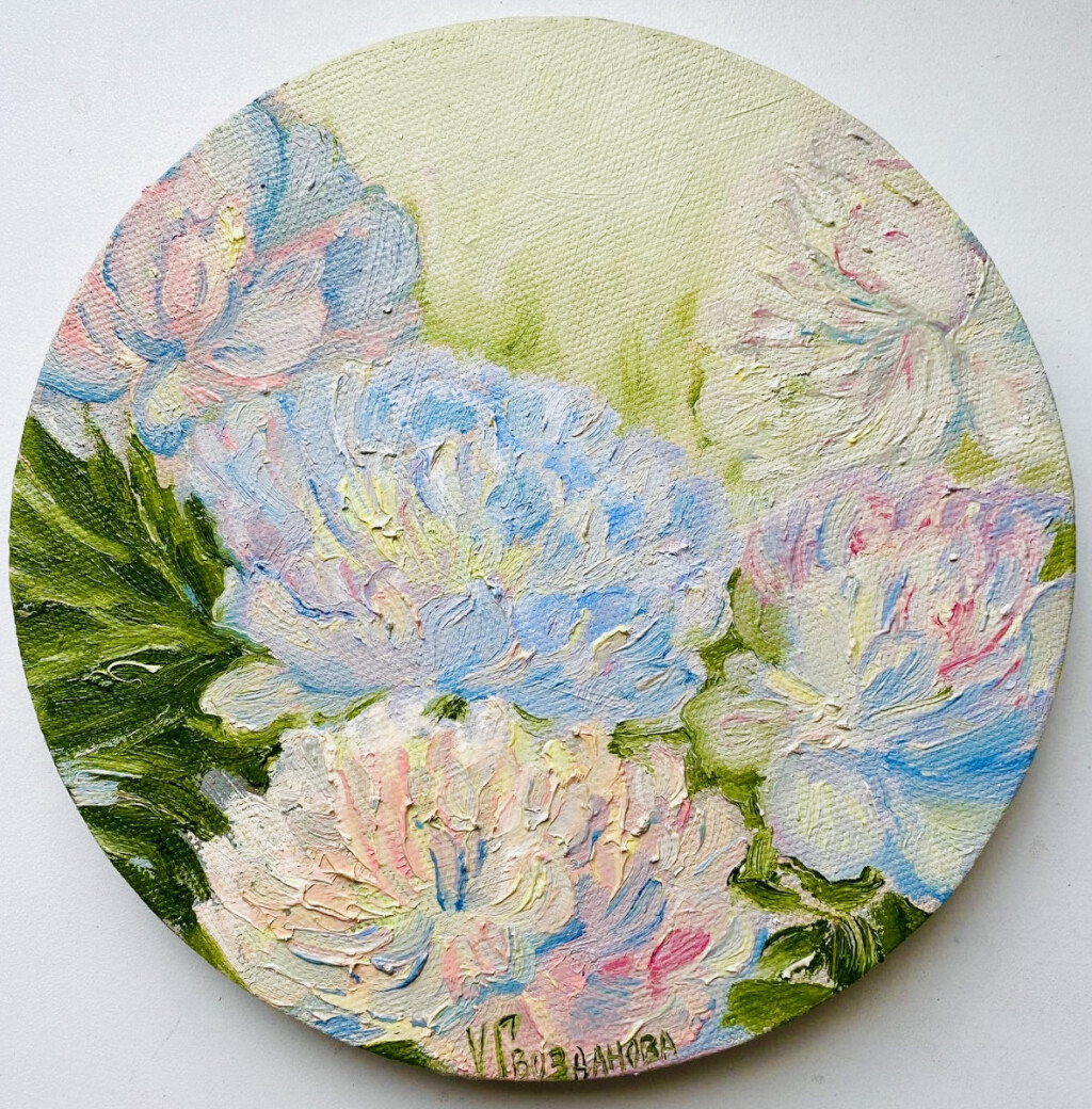 Пионы на круглом холсте