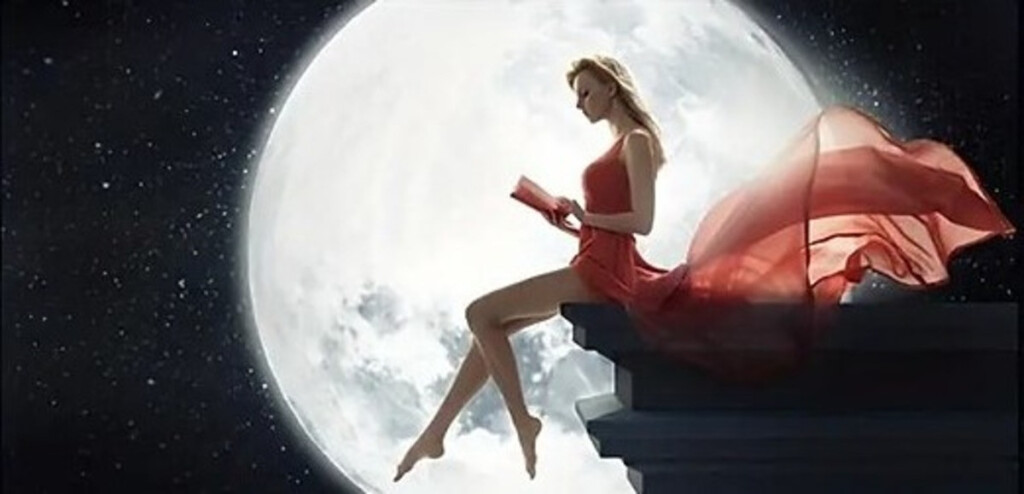 Девушка на луне
