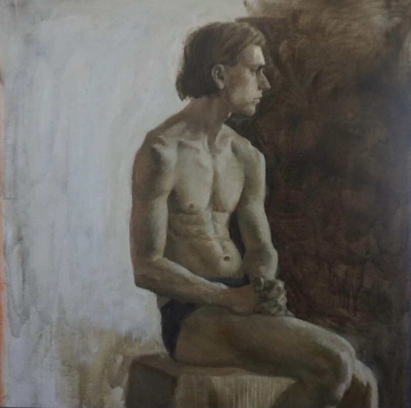 Сидящий мужчина