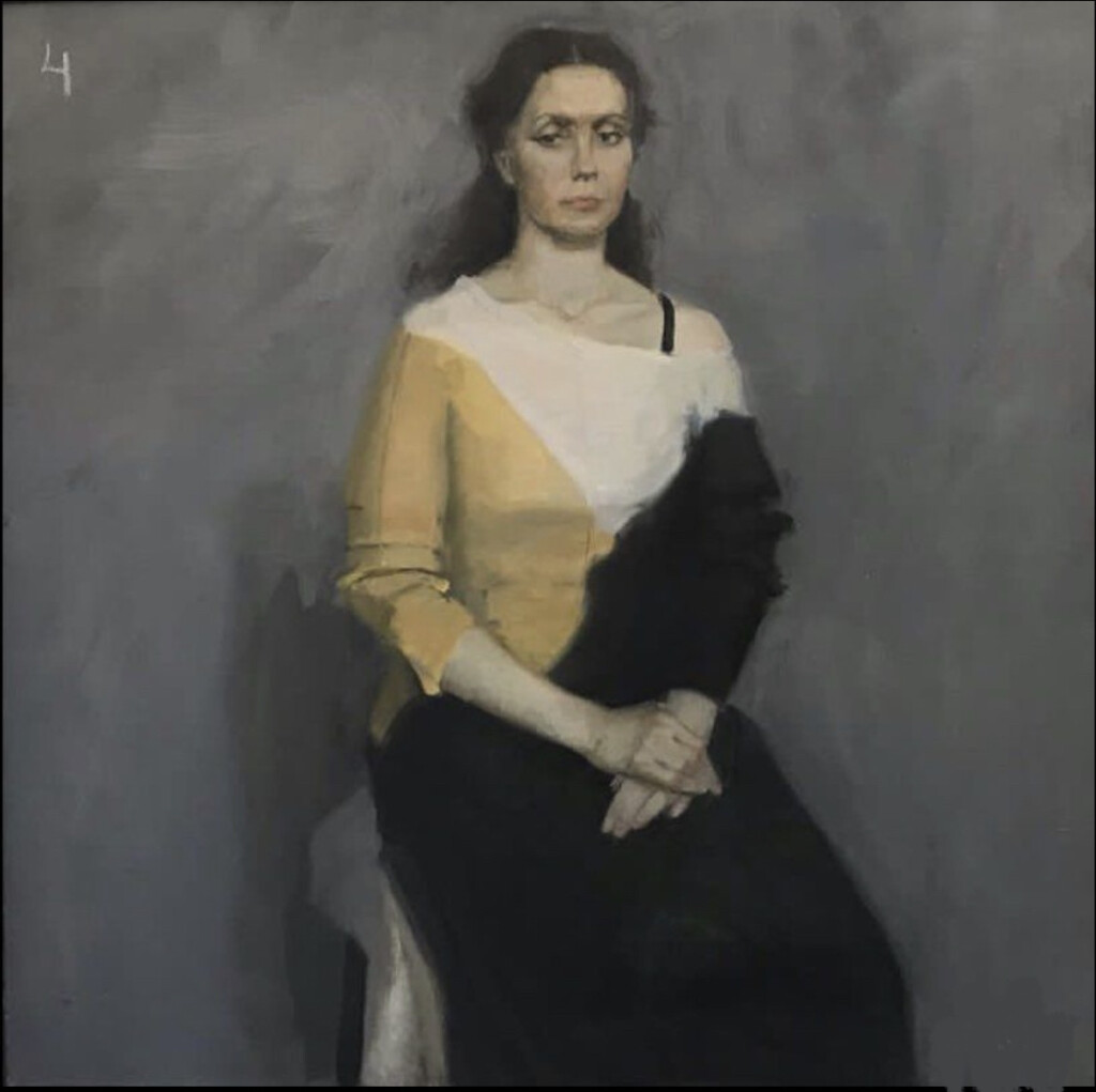 Дама на сером