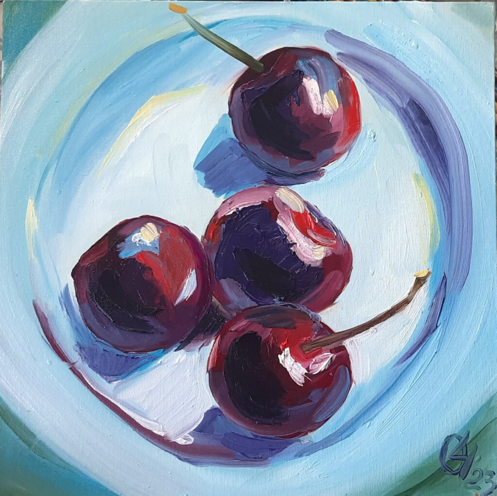 Вишни на блюде