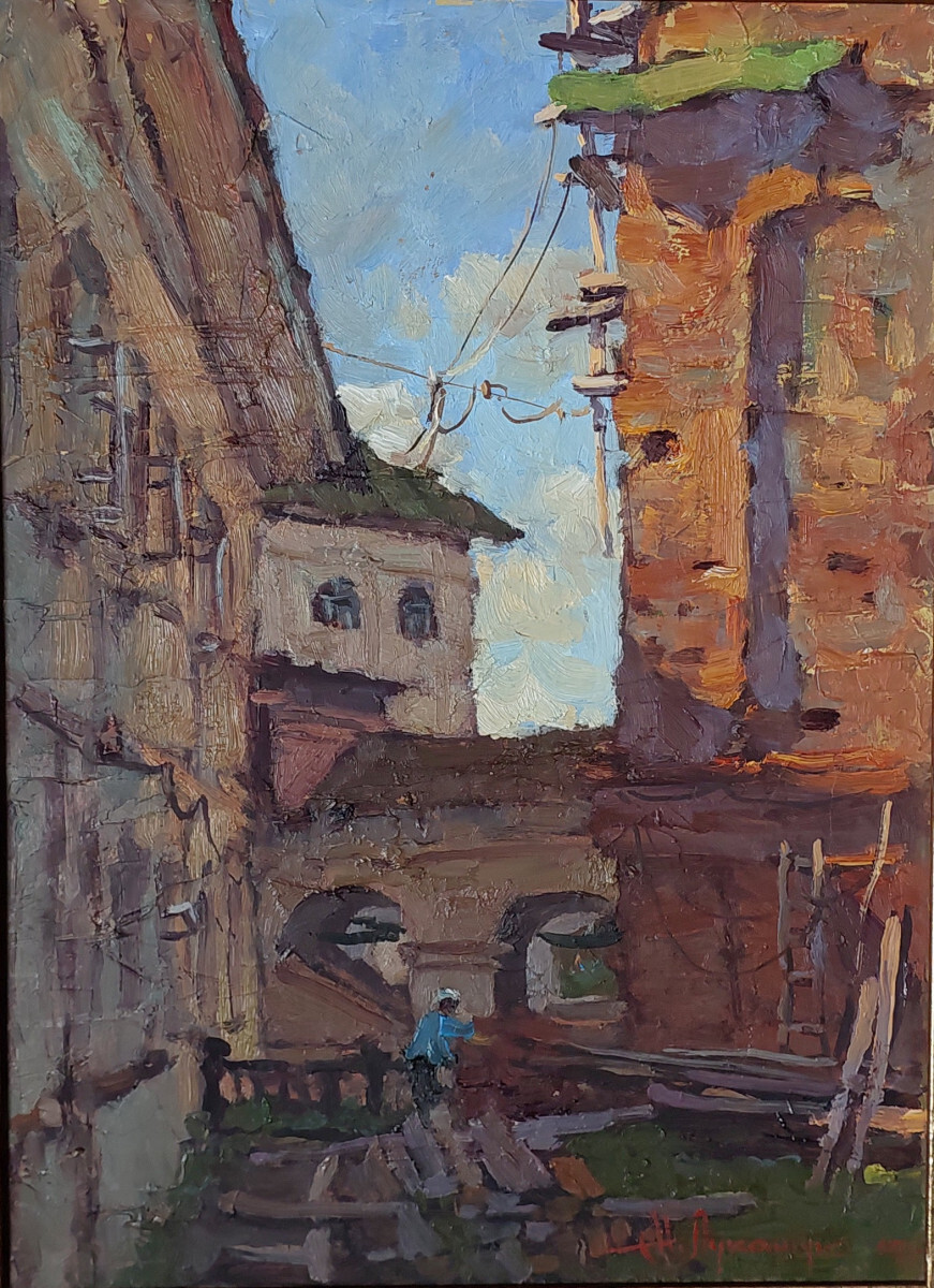 Двор Спасо-Преображенского монастыря