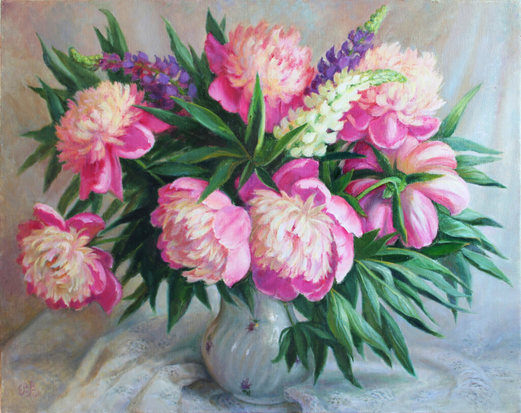 Пионы в белой вазе