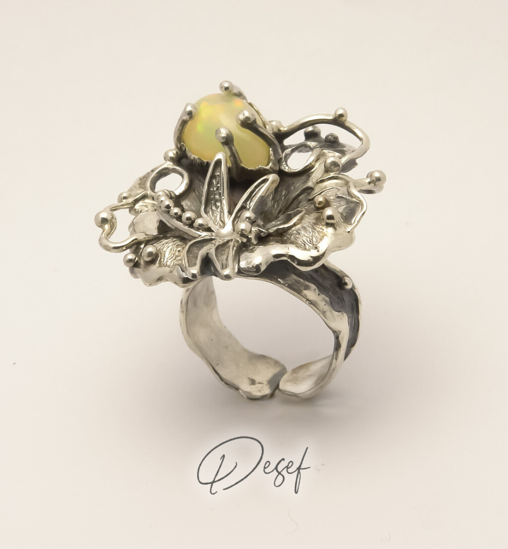 Кольцо стрекоза с опалом