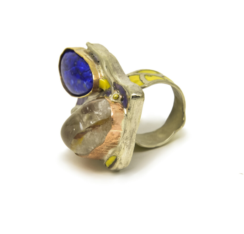 Абстрактное кольцо с камнями и эмалями