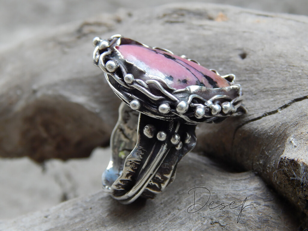 Кольцо с родонитом