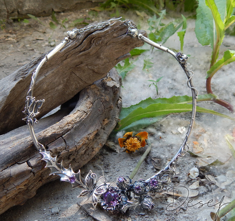 Колье чертополох с кузнечиком