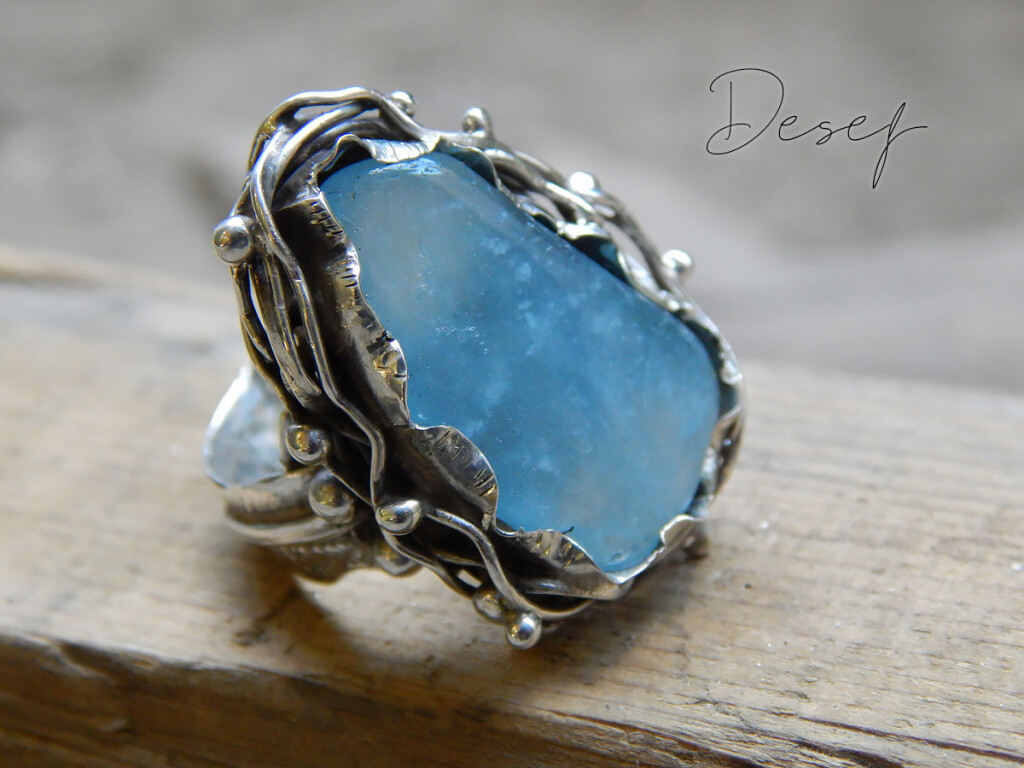 Кольцо скиф с голубым топазом