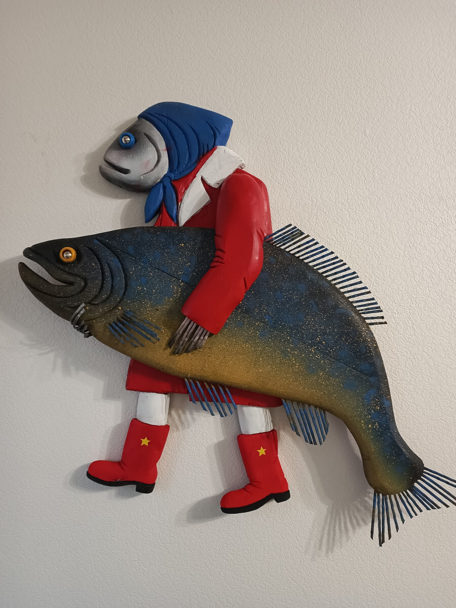 Рыба похищает рыбу. Никакой политики.