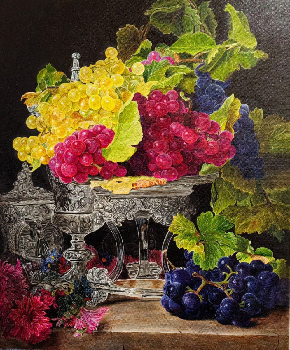 Натюрморт с виноградом и хрусталём