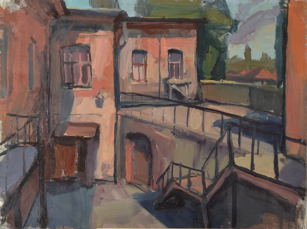 Дворик с лестницами.