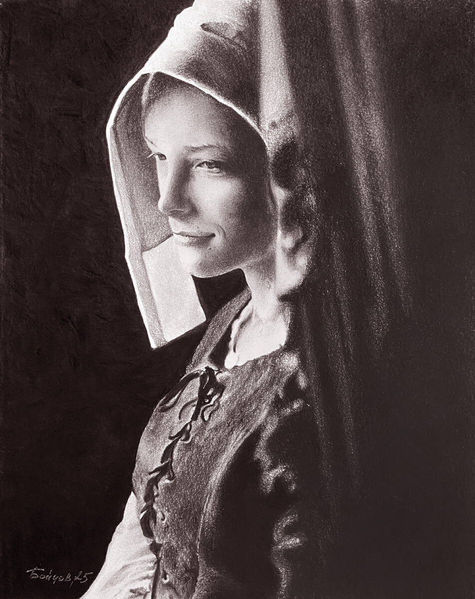 Девушка у портьеры