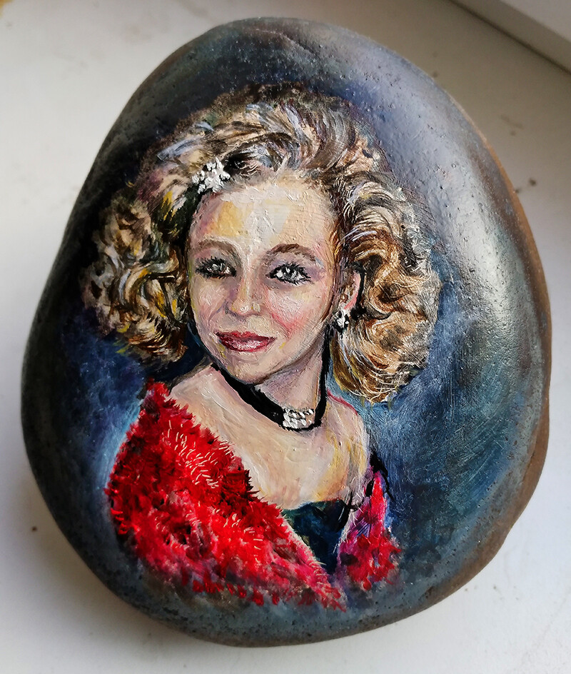 Портрет на камне1