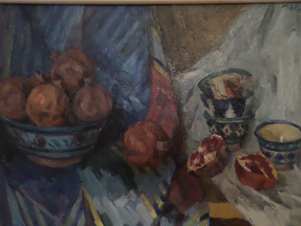 Гранаты на голубом