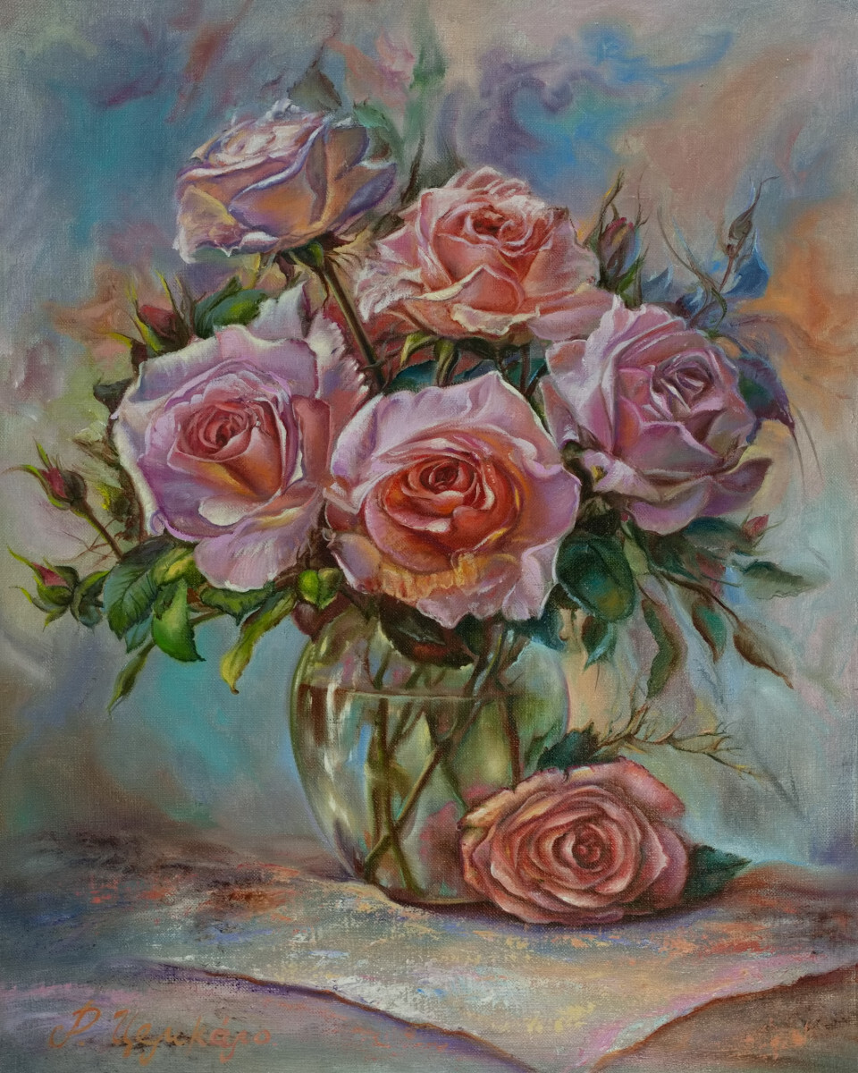 Красивые розы в прозрачной вазе