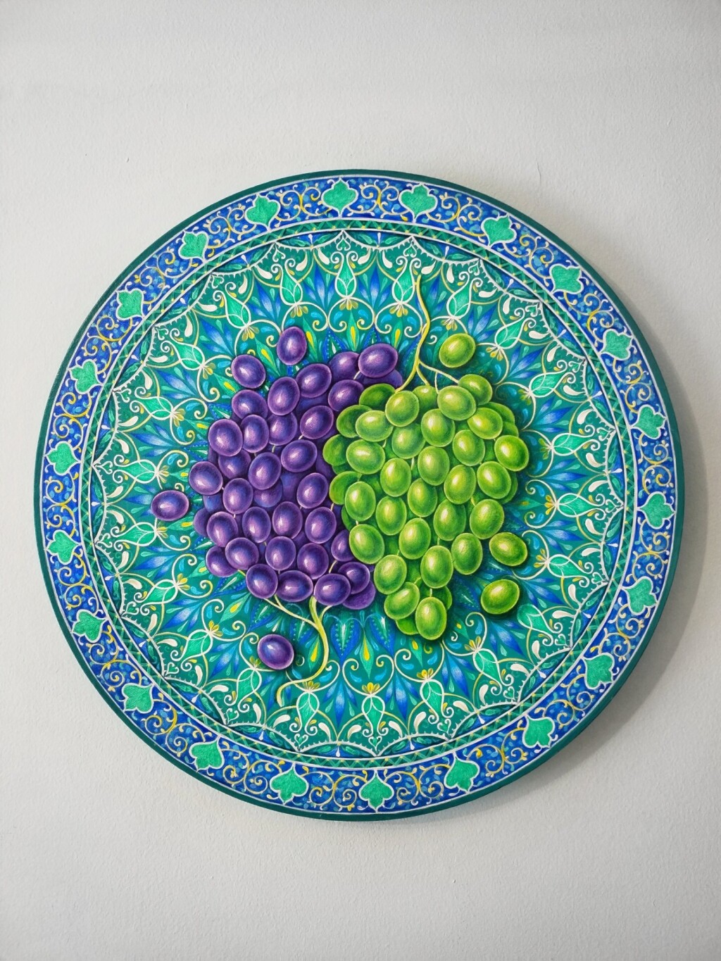Виноград на риштанской тарелке