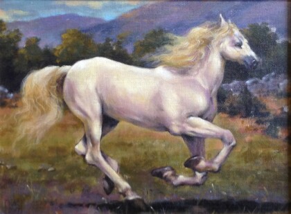 бегущая лошадь на фоне гор