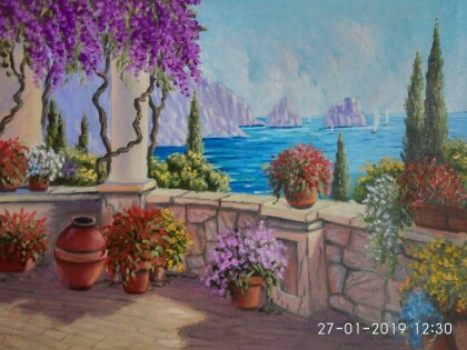 Набережная в цветах и видом на море-3