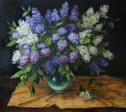 Сирень на жёлтом платке