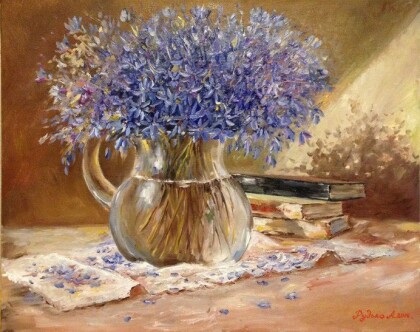 Цветы в стеклянной вазе