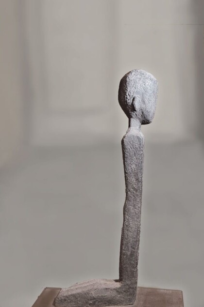 Коленнопреклонная фигура