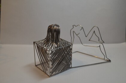 Девочка на шаре