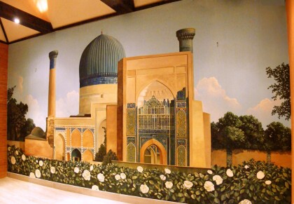 Панно с мавзолеем Гур-Эмир в комнате отдыха, в частном доме