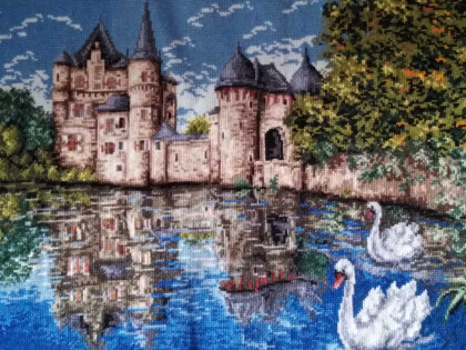 Пейзаж с лебедями