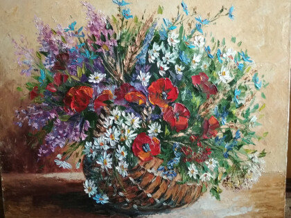 Полевые цветы в корзине