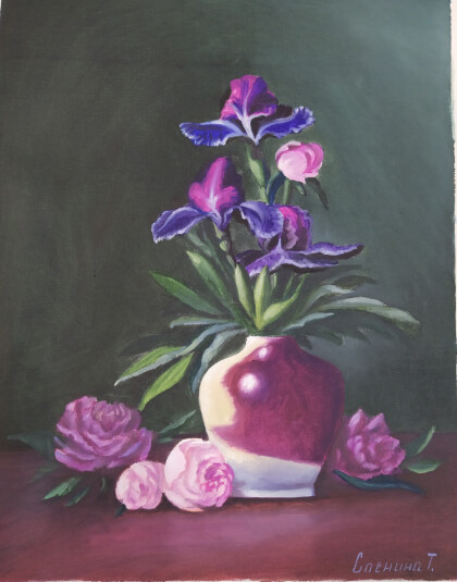 Натюрморт с ирисами в китайской вазе.