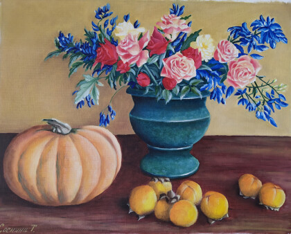 Натюрморт с зеленой вазой, тыквой и хурмой.