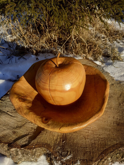 яблоко в подносе