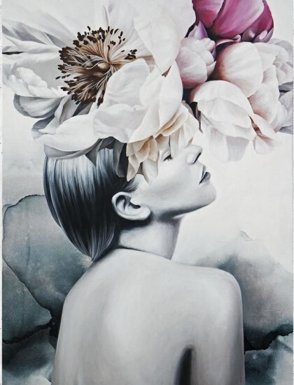 Красивая девушка в цветах