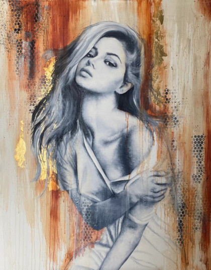 Девушка с золотом